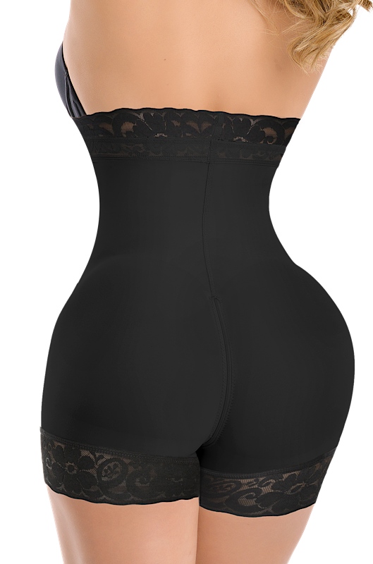 Model wearing Curvy Body Seamless Boyshort in black front view – size L